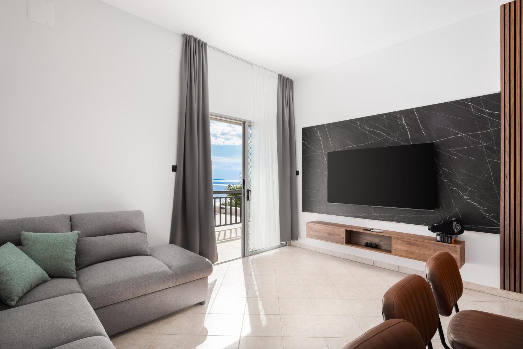 Bella Figura Apartments - Heated Pool Omis Exterior photo