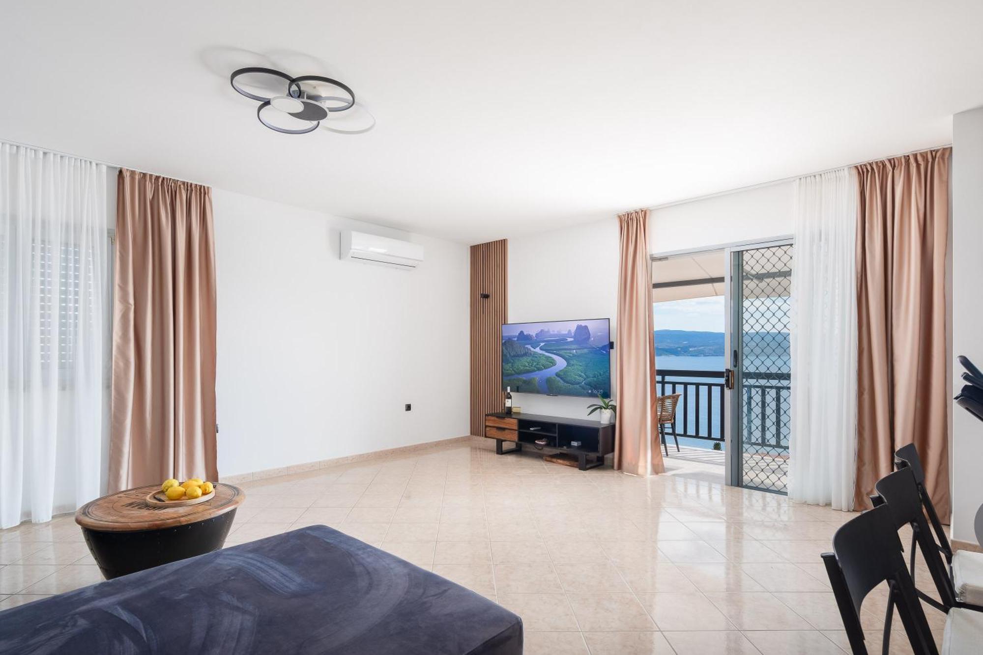 Bella Figura Apartments - Heated Pool Omis Exterior photo