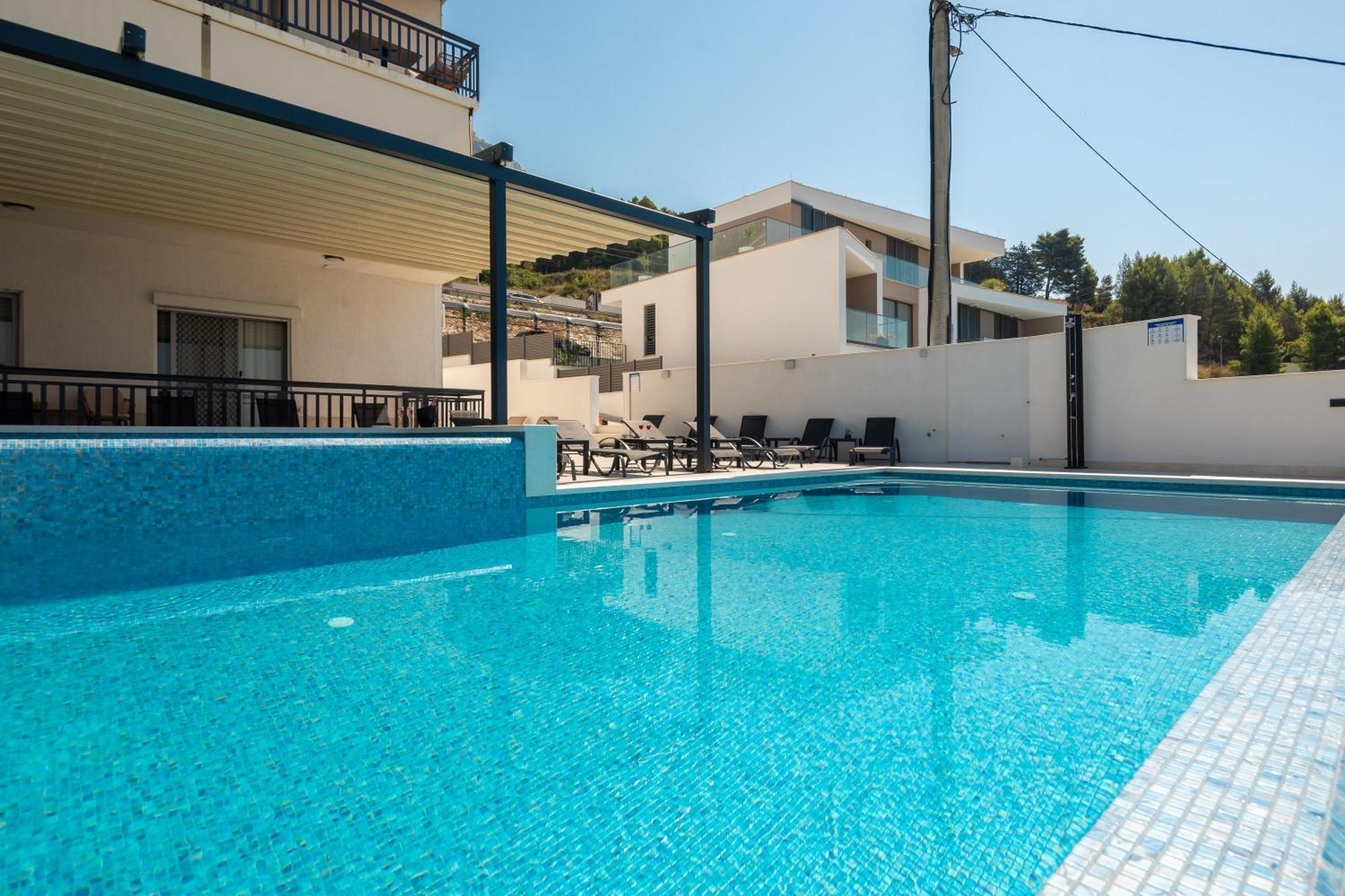 Bella Figura Apartments - Heated Pool Omis Exterior photo